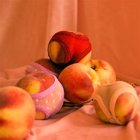 4 Reasons Why Peaches Became The Most Erotic Fruit In The。